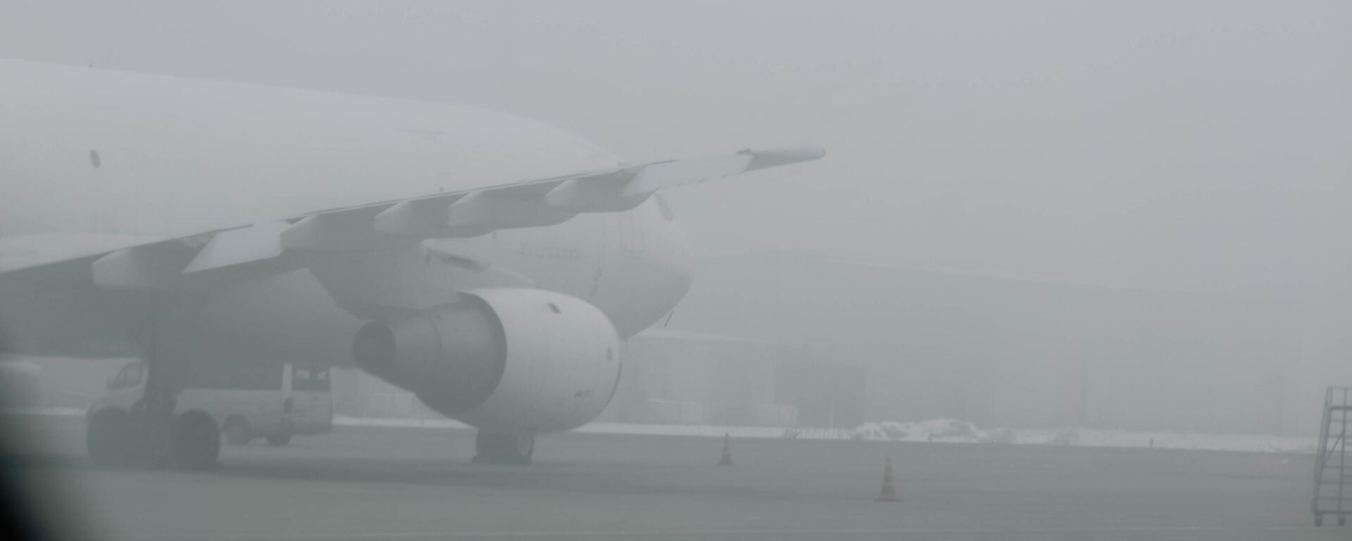 Сүттөй болгон туман Манас аэропортунун ишин токтотууда - Sputnik Кыргызстан, 1920, 23.12.2025