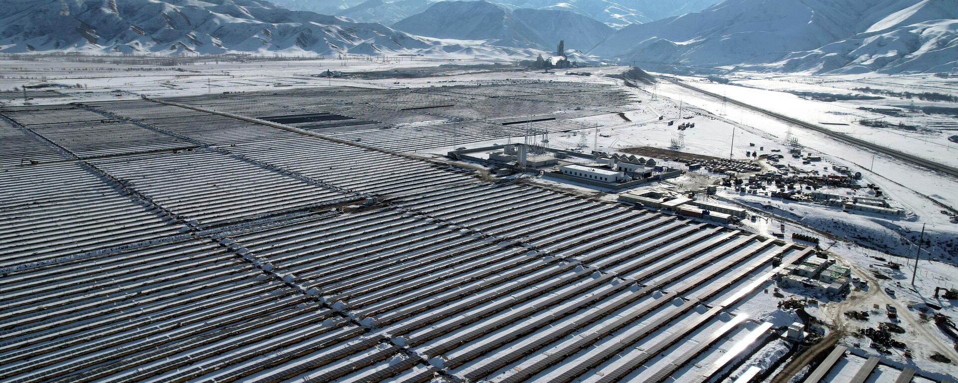 Первая солнечная электростанция мощностью 100 мегаватт в Кемине - Sputnik Кыргызстан, 1920, 24.12.2025