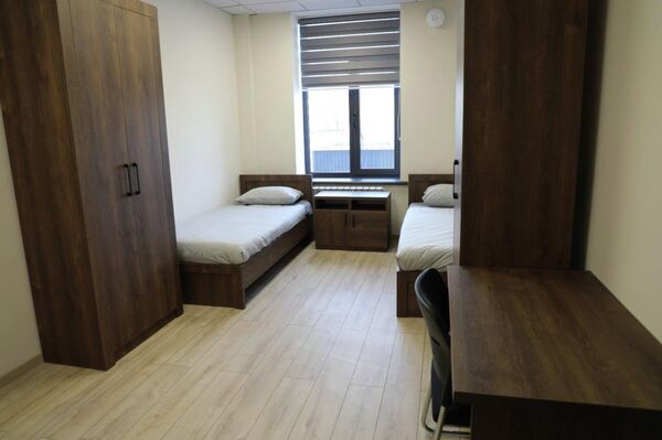 Желаю вам крепкого здоровья, успехов в службе, мира и благополучия вашим семьям&quot;, — сказал председатель госкомитета - Sputnik Кыргызстан