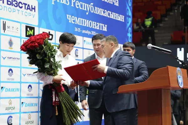 Бийлик эл аралык аренада ийгилик жараткан спортчуларга батир берди - Sputnik Кыргызстан
