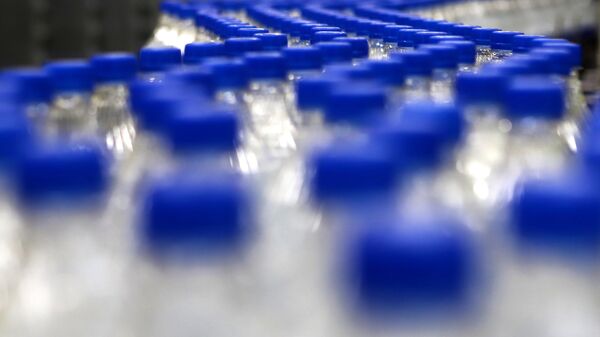 Минералдык суунун өндүрүшү. Архив - Sputnik Кыргызстан