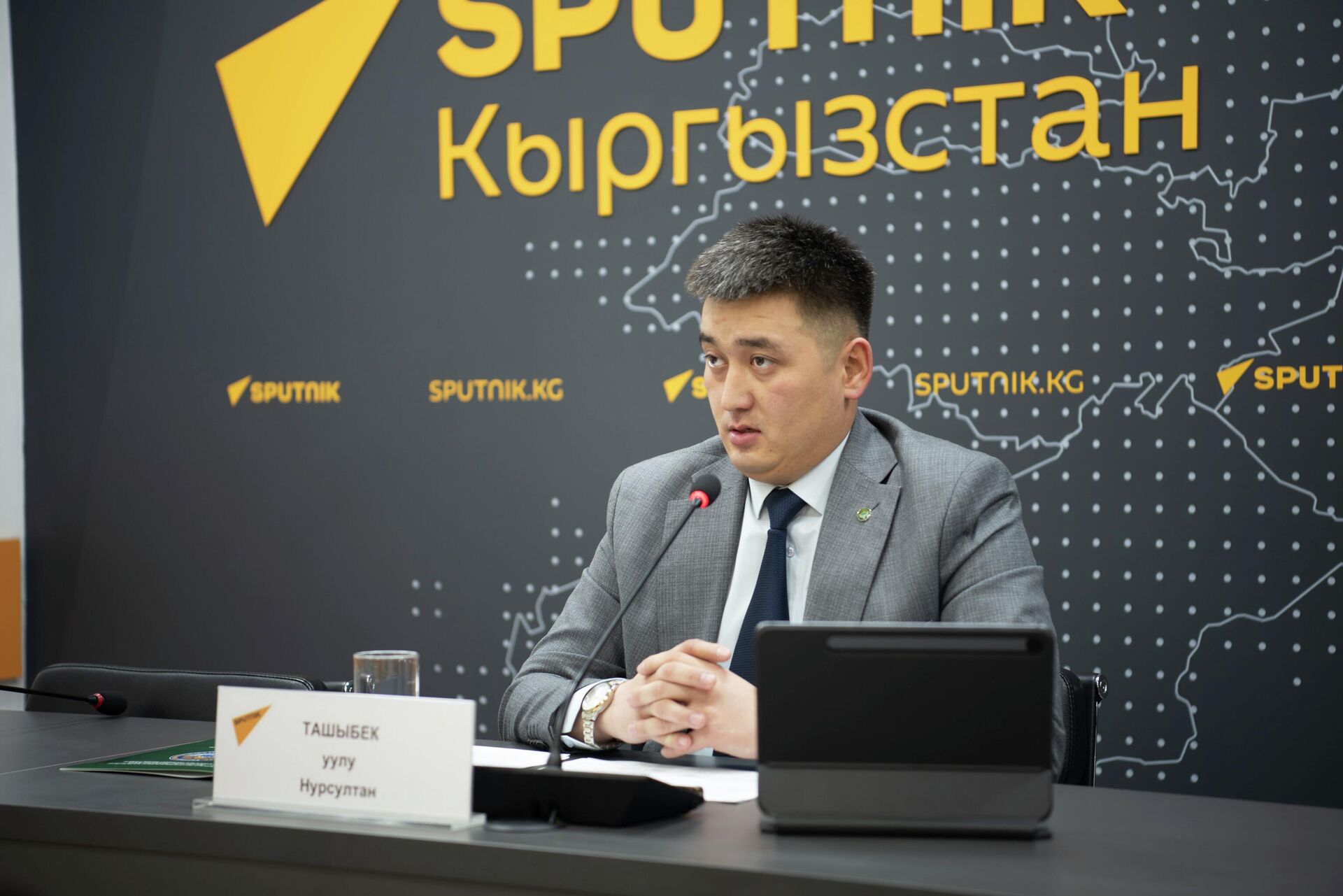 Глава отдела охраны атмосферного воздуха Минприроды Нурсултан Ташыбек уулу - Sputnik Кыргызстан, 1920, 26.12.2025