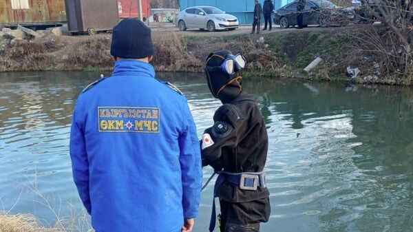 Поиски утонувших сотрудников Тазалыка в БЧК - Sputnik Кыргызстан