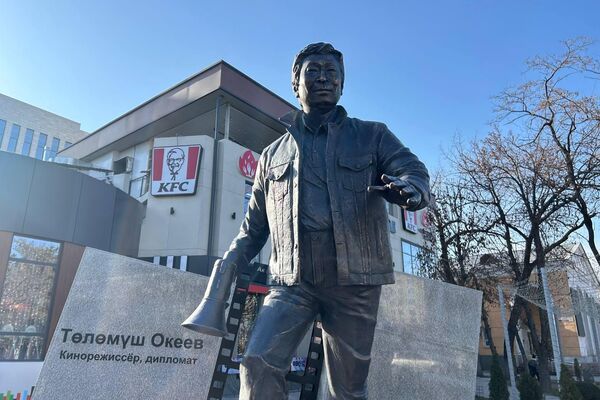 Автором монумента стал народный художник Кыргызстана Садабек Ажиев - Sputnik Кыргызстан