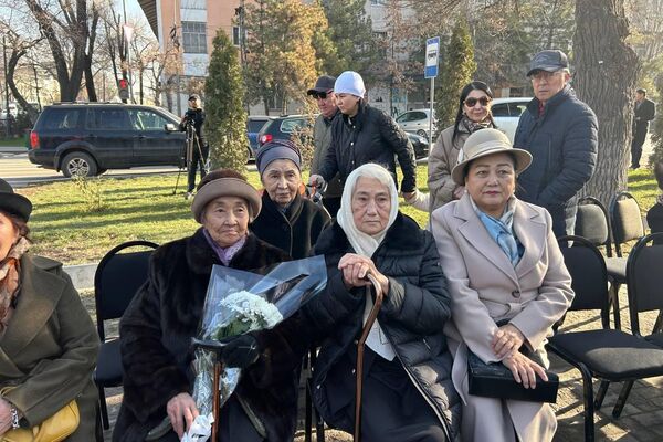 Бронзовое литье выполнено литейным домом &quot;Дубровин&quot; в Екатеринбурге - Sputnik Кыргызстан