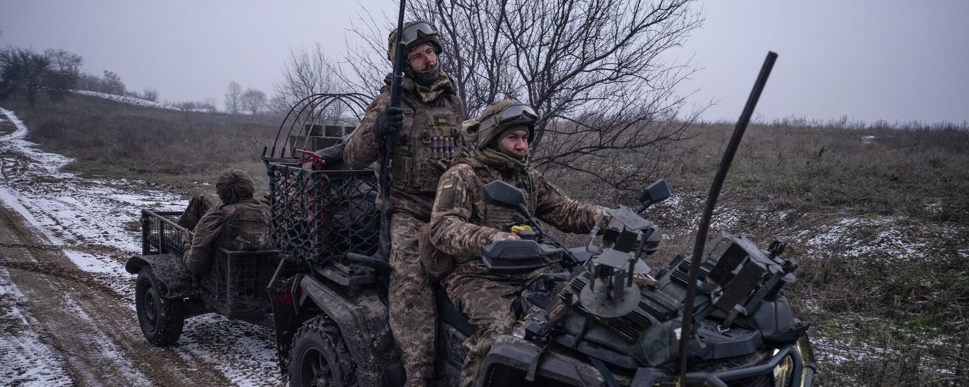 Константиновканын жанында украин жоокерлери квадроцикл айдап бара жатышат - Sputnik Кыргызстан, 1920, 31.12.2025