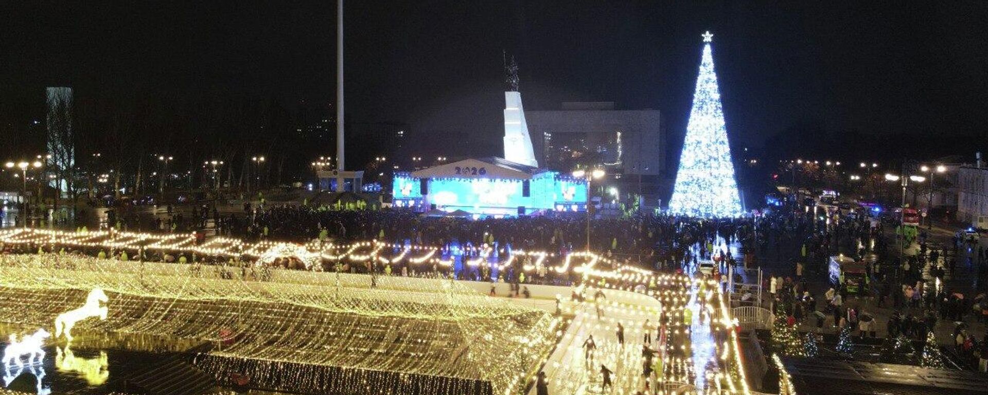 Как встречали Новый год на площади Ала-Тоо - Sputnik Кыргызстан, 1920, 01.01.2026