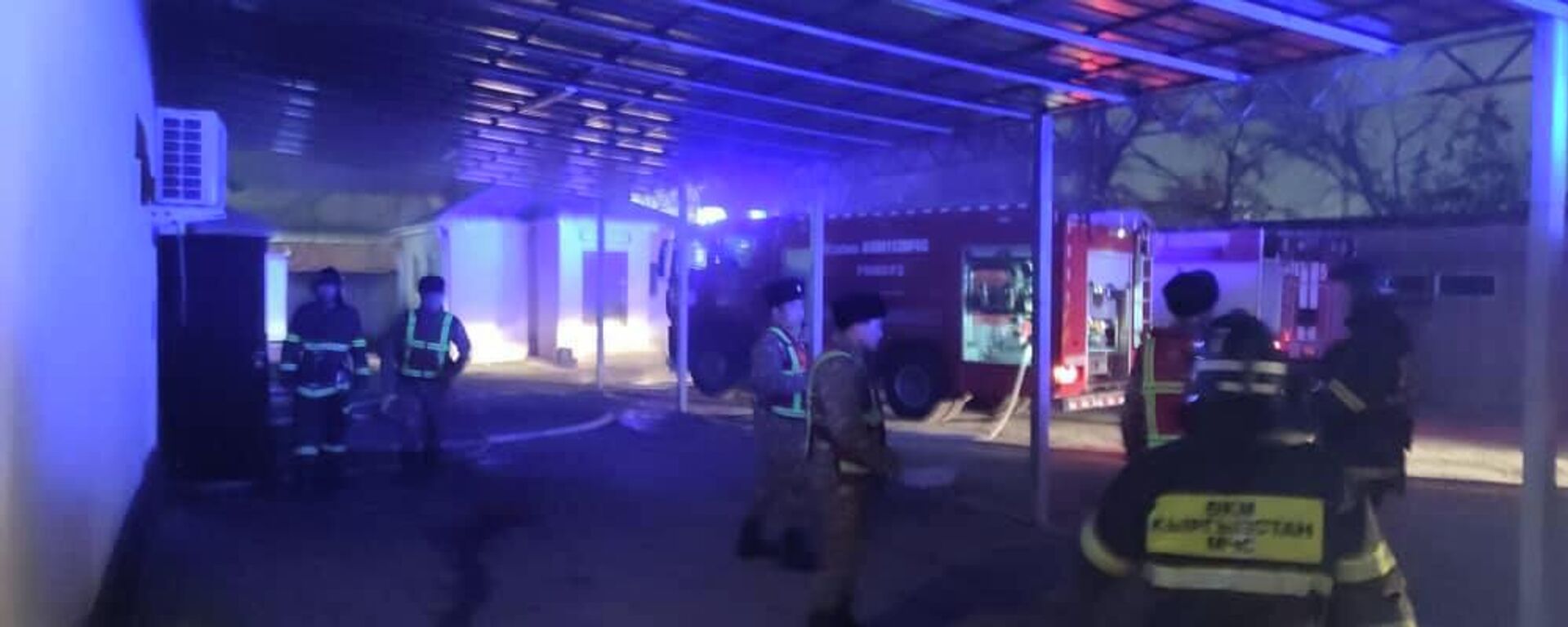 Карылар үйүнөн чыккан өрт - Sputnik Кыргызстан, 1920, 06.01.2026