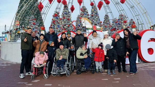 Воспитанники центра Умут — Надежда в парке Евразия - Sputnik Кыргызстан