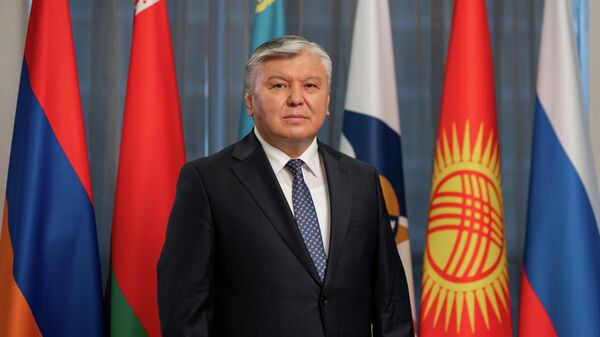 ЕЭКтин энергетика жана инфраструктура боюнча министри Арзыбек Кожошев - Sputnik Кыргызстан