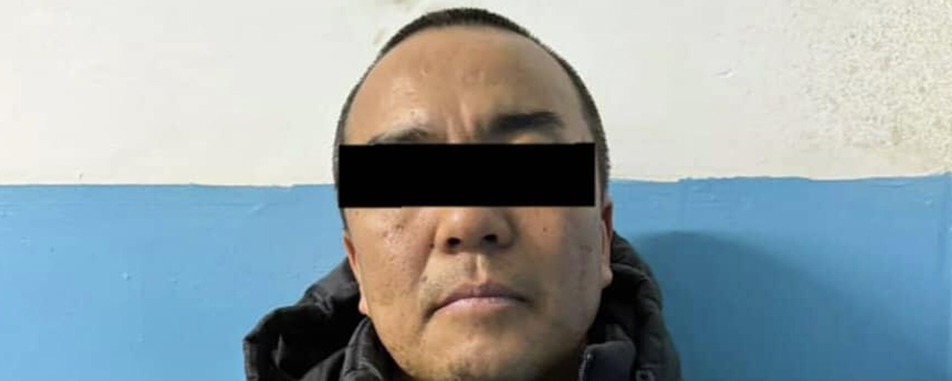 Энесин жаздык менен тумчуктуруп өлтүрүүгө аракет кылды деп шектелген киши кармалды - Sputnik Кыргызстан, 1920, 12.01.2026