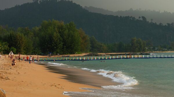 Туристы на пляже в Таиланде - Sputnik Кыргызстан