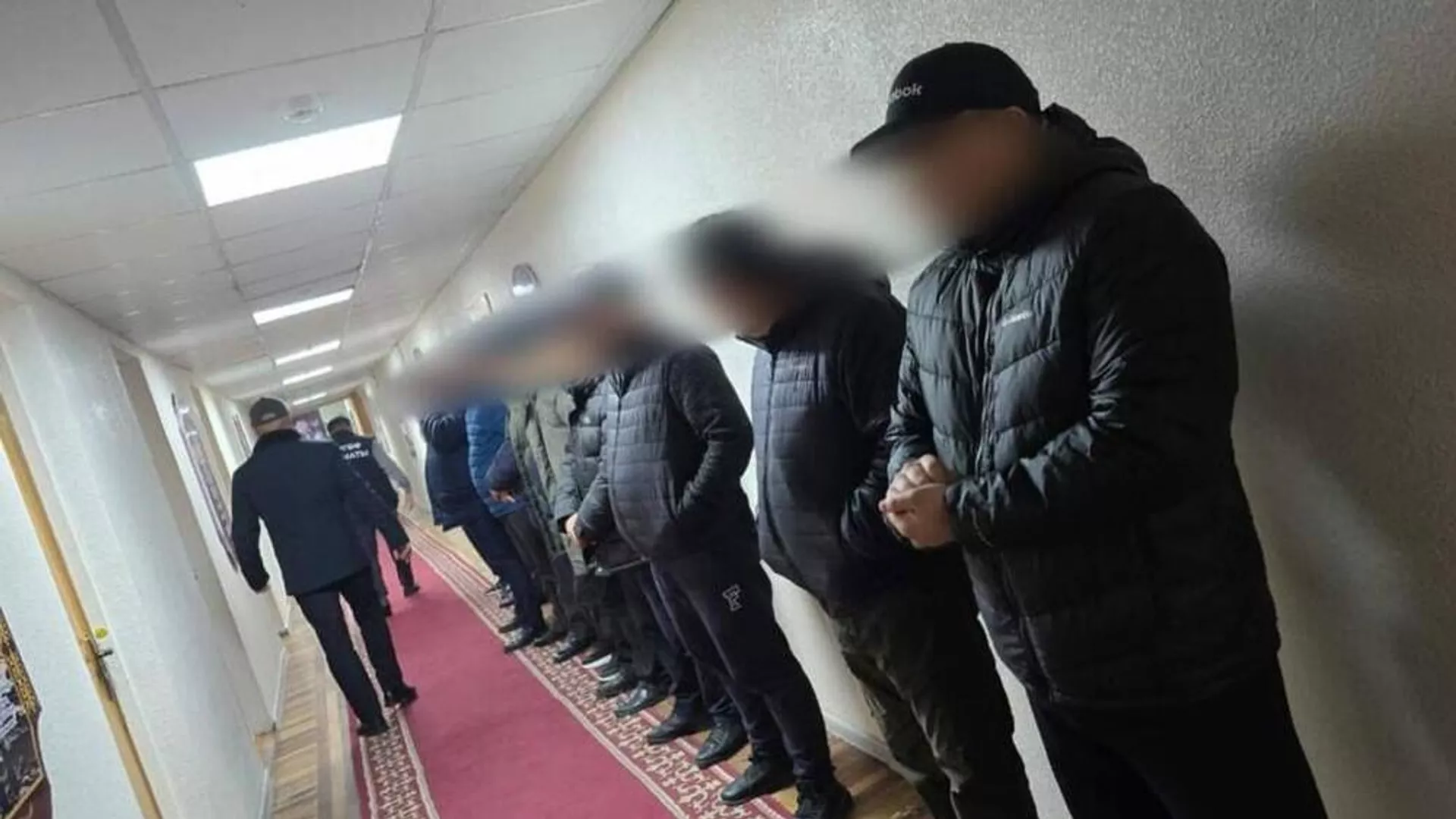 Транспорт жана коммуникациялар министрлигинин кызматкерлеринин кармалышы - Sputnik Кыргызстан, 1920, 14.01.2026