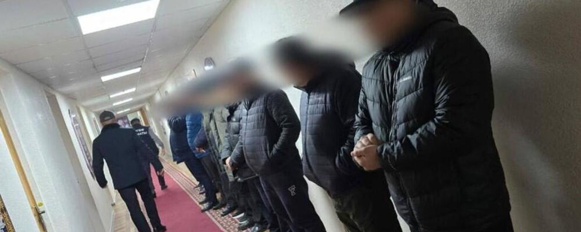 Транспорт жана коммуникациялар министрлигинин кызматкерлеринин кармалышы - Sputnik Кыргызстан, 1920, 14.01.2026