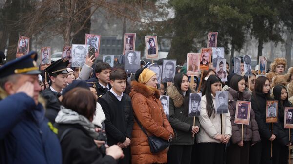 Возвращение имени— семьям 12 воинов-кыргызстанцев передали данные об их судьбах - Sputnik Кыргызстан