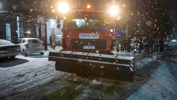  Бишкек шаарындагы карды тазалоо үчүн 105 даана техника тартылды - Sputnik Кыргызстан
