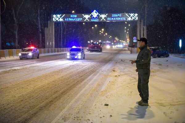 Мэр совершил объезд столицы во время снегопада - Sputnik Кыргызстан