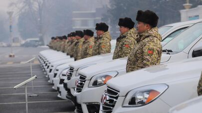 Церемония вручения Министерству обороны КР автотехники