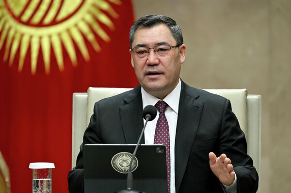Президент Садыр Жапаров өлкөнүн жеңил өнөр жай тармагынын өкүлдөрү менен жолукту - Sputnik Кыргызстан