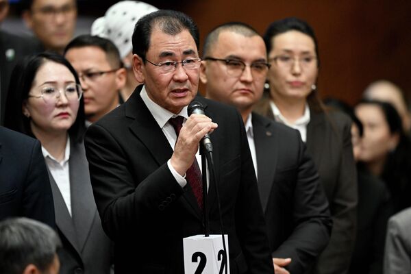 &quot;Легпром&quot; ассоциациясынын жетекчиси Сапар Асанов учурдагы көйгөйлөрдү чечүү боюнча сунуштарын айтты - Sputnik Кыргызстан