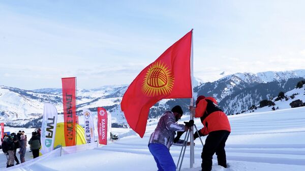 Как в горах Иссык-Куля строится крупнейший в ЦА горнолыжный кластер — видео - Sputnik Кыргызстан
