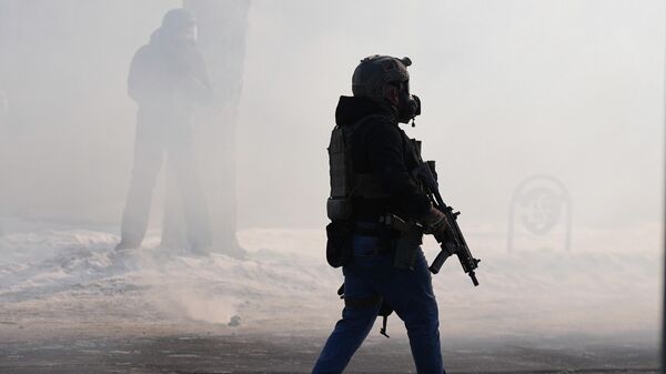 Федеральные иммиграционные офицеры  после стрельбы 24 января в Миннеаполисе  - Sputnik Кыргызстан