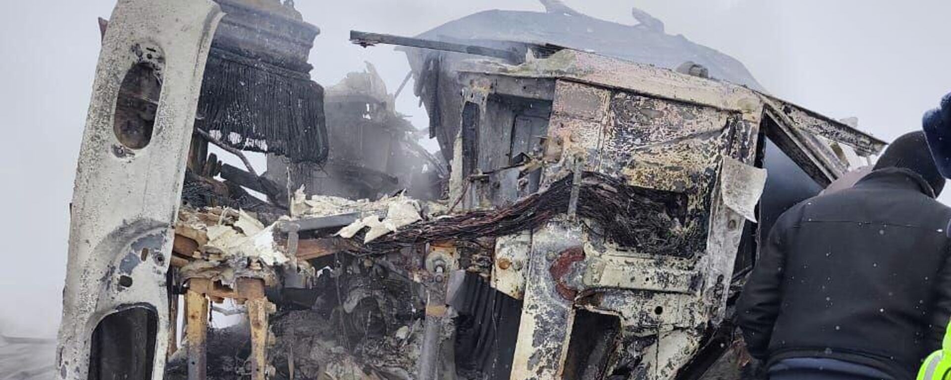 На дороге Ош — Бишкек загорелся бензовоз - Sputnik Кыргызстан, 1920, 25.01.2026