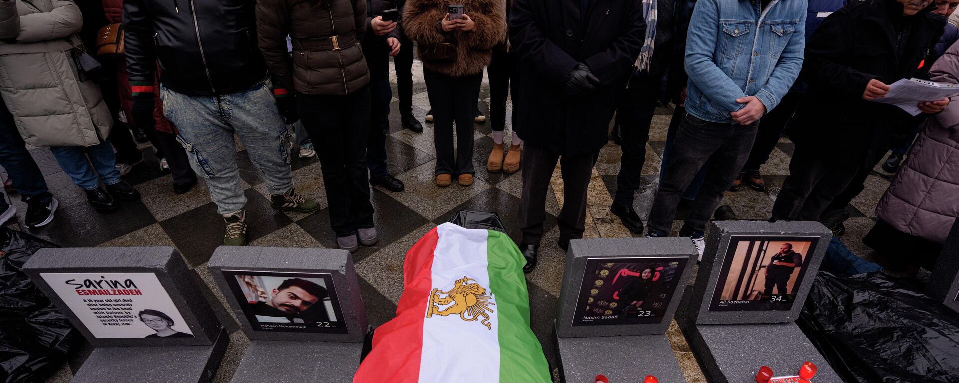 Митинг в поддержку антиправительственных акций в Иране - Sputnik Кыргызстан, 1920, 26.01.2026