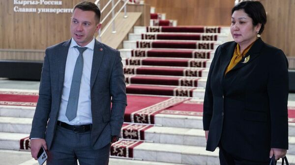 Глава Миннауки посетила КРСУ - Sputnik Кыргызстан