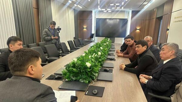 Встреча сотрудников ГКНБ с руководством строительной компании - Sputnik Кыргызстан