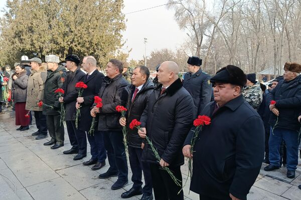 В Оше прошел митинг-реквием в честь 82-й годовщины полного освобождения Ленинграда от блокады - Sputnik Кыргызстан