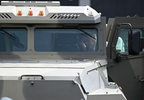 Осмотр новой техники для Внутренних войск МВД. Бишкек, 23 августа. - Sputnik Кыргызстан