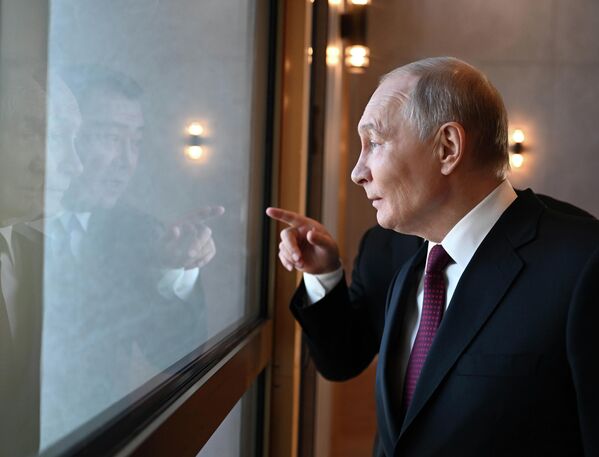 В рамках государственного визита президента России Владимира Путина в Кыргызстан. Бишкек, "Ынтымак-Ордо", 26 ноября. - Sputnik Кыргызстан