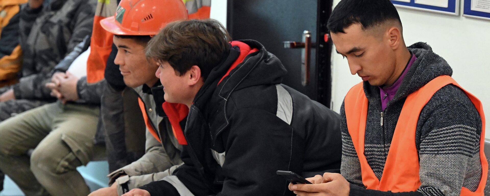 Трудовые мигранты в Красноярске - Sputnik Кыргызстан, 1920, 26.02.2026