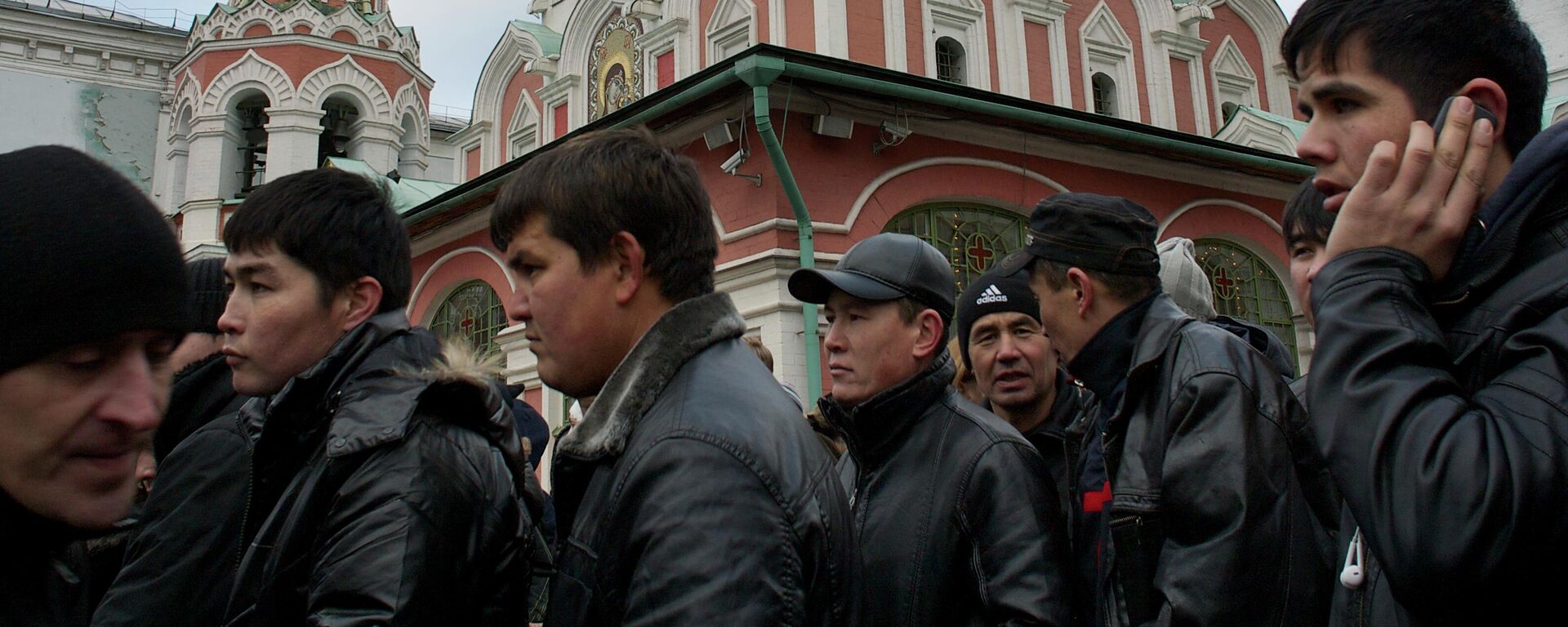 Трудовые мигранты из стран Центральной Азии в Москве - Sputnik Кыргызстан, 1920, 10.02.2026