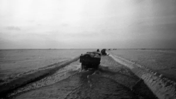   ГАЗ-АА автоунаасы Ладога көлүндө бара жатат - Sputnik Кыргызстан