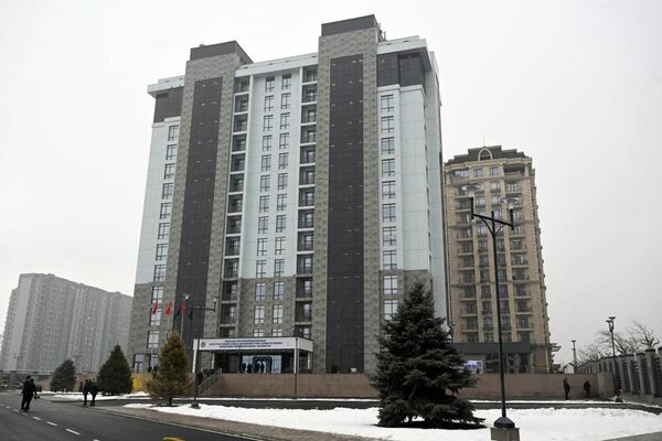 Садыр Жапаров УКМКнын Аскердик-медициналык кызматынын жаңы имаратын ачты - Sputnik Кыргызстан