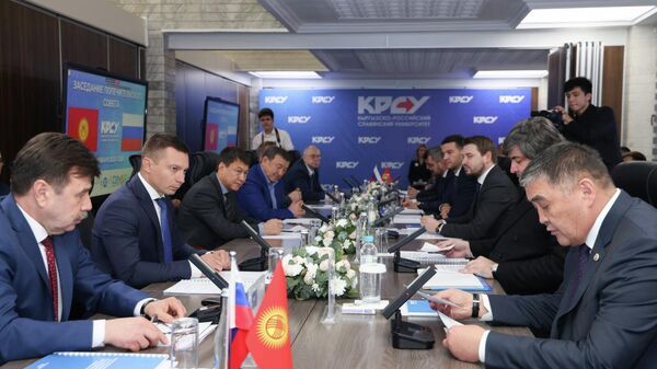 Заседание попечительского совета КРСУ - Sputnik Кыргызстан