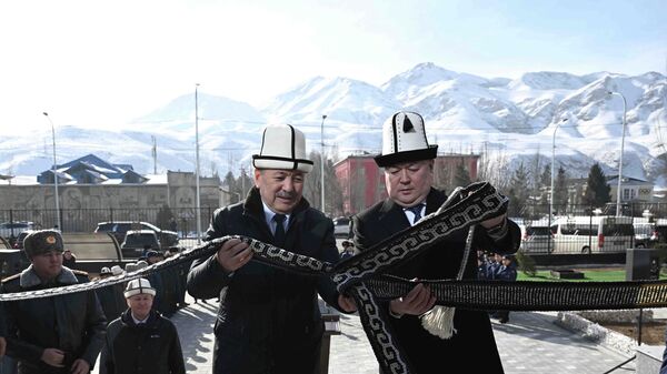 Адылбек Касымалиев Нарында облустук жана райондук прокуратуранын жаңы имараттарынын ачылышына катышты. - Sputnik Кыргызстан