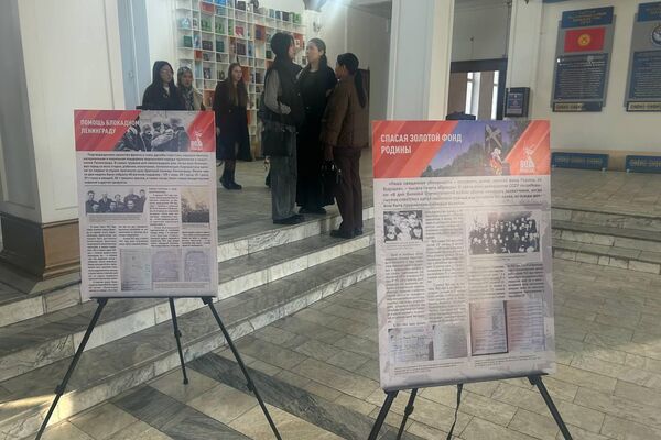 В КНУ имени Жусупа Баласагына открылись фотовыставка и кабинет, где представлены экспонаты на тему ВОВ - Sputnik Кыргызстан
