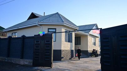 Ташиев помог односельчанину достроить дом, который 17 лет работает молдо