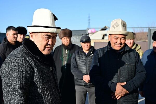 Ташиев помог односельчанину достроить дом, который 17 лет работает молдо - Sputnik Кыргызстан