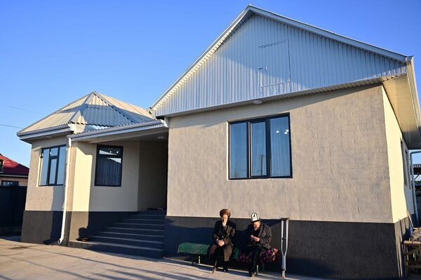 После обращения местных жителей вопрос взял под контроль Камчыбек Ташиев - Sputnik Кыргызстан