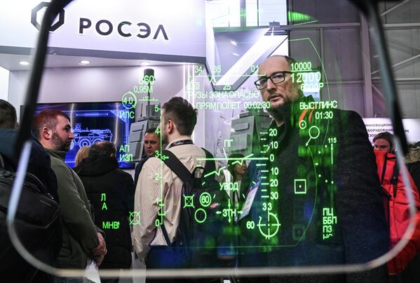 Широкоформатный коллиматорный индикатор на лобовом стекле (ИЛС). Прибор разработан Раменским приборостроительным конструкторским бюро.  - Sputnik Кыргызстан