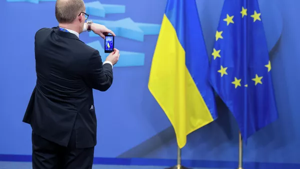 Флаги Украины и Евросоюза - Sputnik Кыргызстан