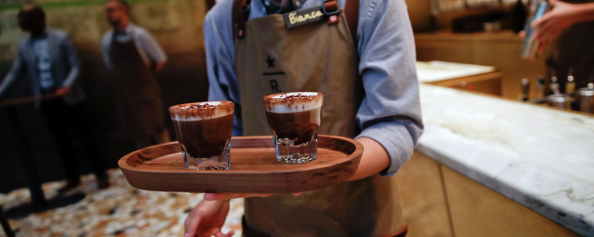 Работа официанта - Sputnik Кыргызстан, 1920, 05.02.2026