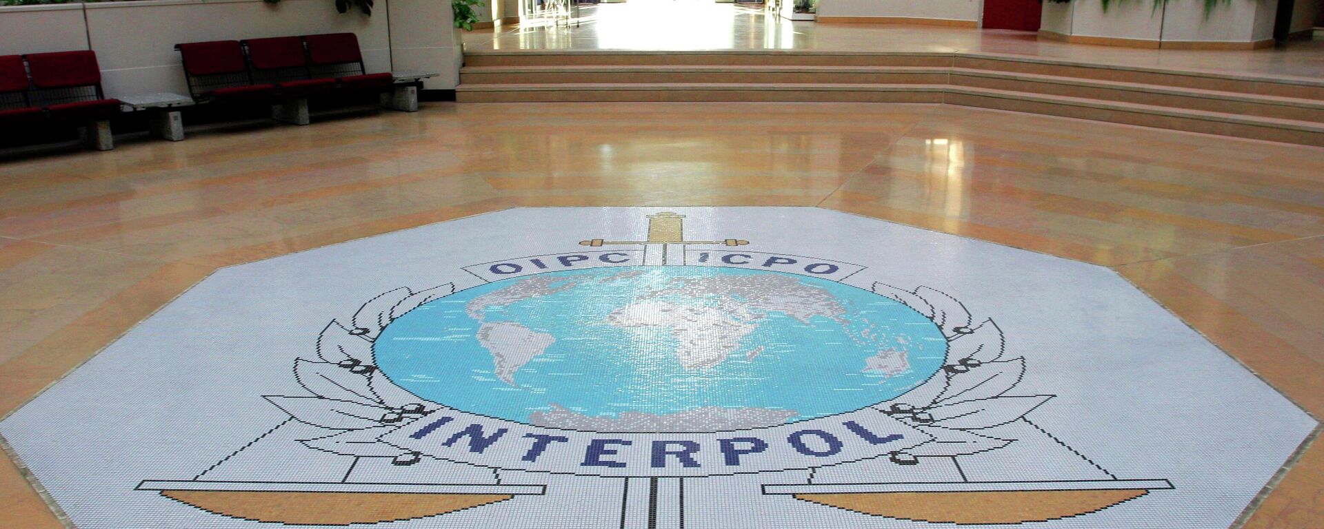 Интерполун Леондогу штаб-квартирасынын кире бериши. Архив - Sputnik Кыргызстан, 1920, 05.02.2026