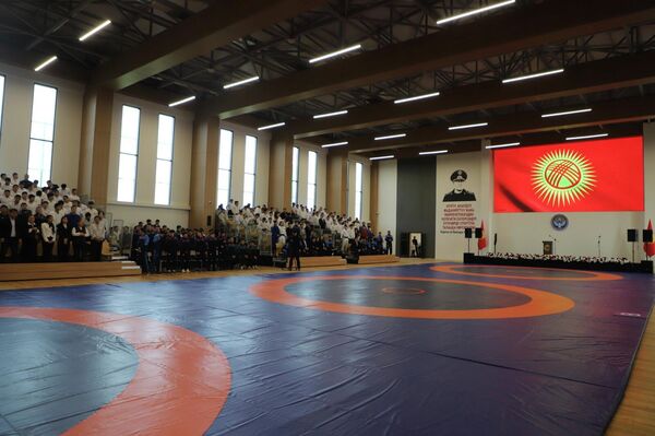 Ташиев открыл спорткомплекс в Бишкеке на базе колледжа Сыдыкова - Sputnik Кыргызстан