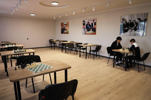 Ташиев открыл спорткомплекс в Бишкеке на базе колледжа Сыдыкова - Sputnik Кыргызстан