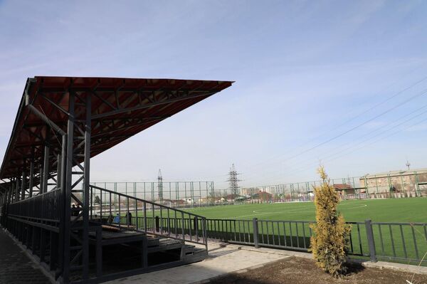 Ташиев открыл спорткомплекс в Бишкеке на базе колледжа Сыдыкова - Sputnik Кыргызстан